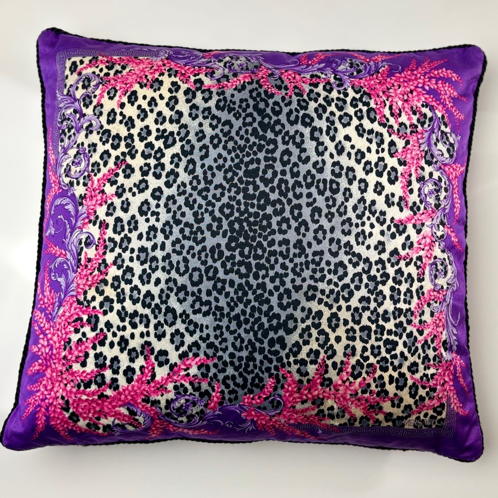 Versace Home Collection Rare Barocco Fiorito Leopard Pink/Purple 
/Gray Cushion